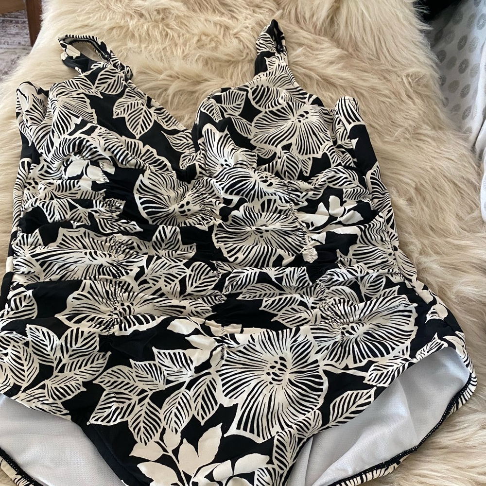 Croft and barrow swimsuit, waist slimming , size 14 one piece.